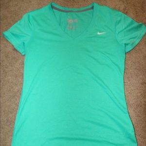 Women’s Nike DriFit Shirt NEW WO TAGS